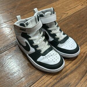 Nike Borough size 12